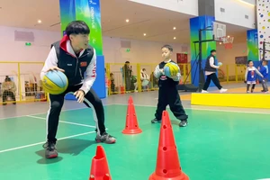 4-6岁儿童篮球训练基础运球